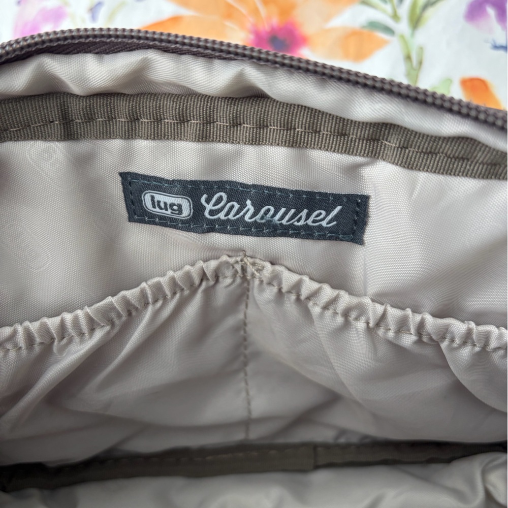 Lug Carousel - image 4